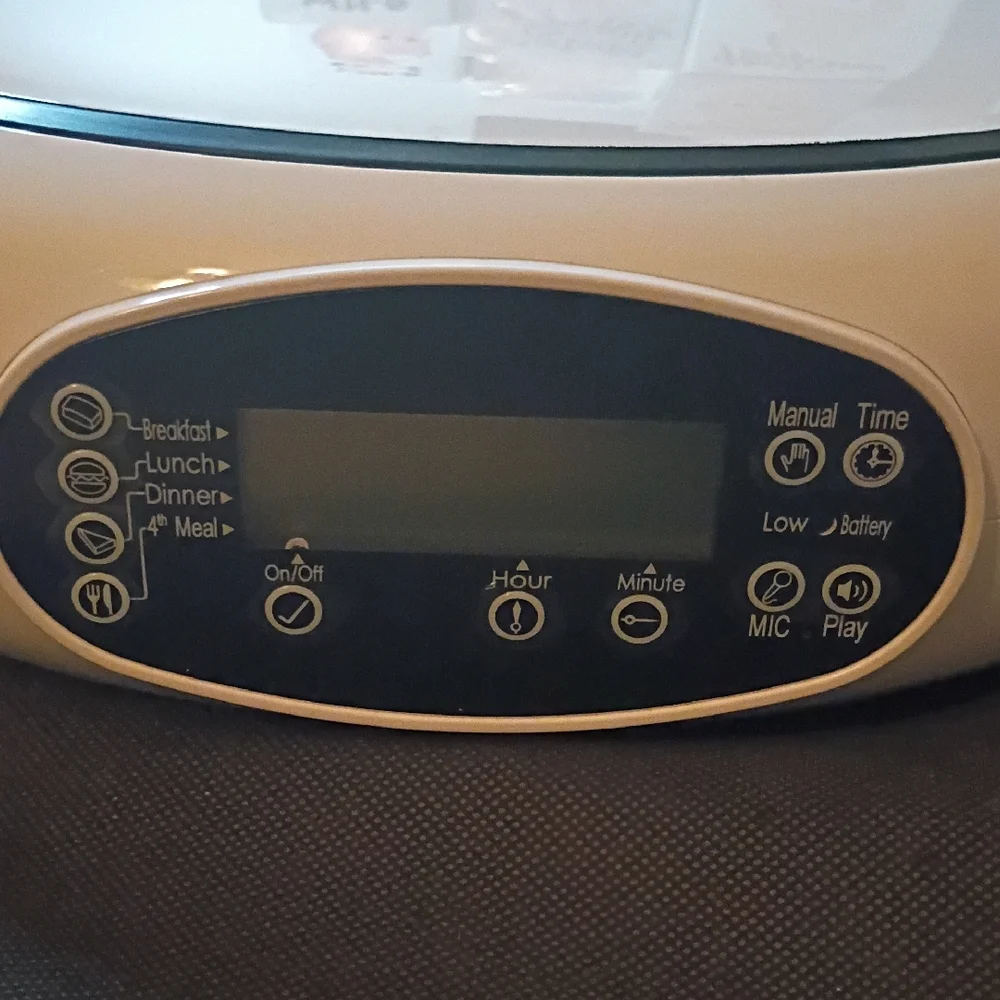 C200 Pet Feeder - Sleek White Design